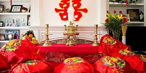 tự trang trí bàn thờ gia tiên