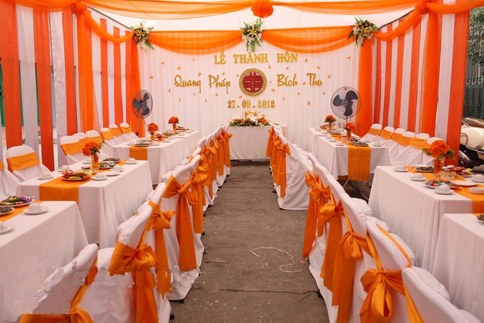 trang trí đám cưới màu cam