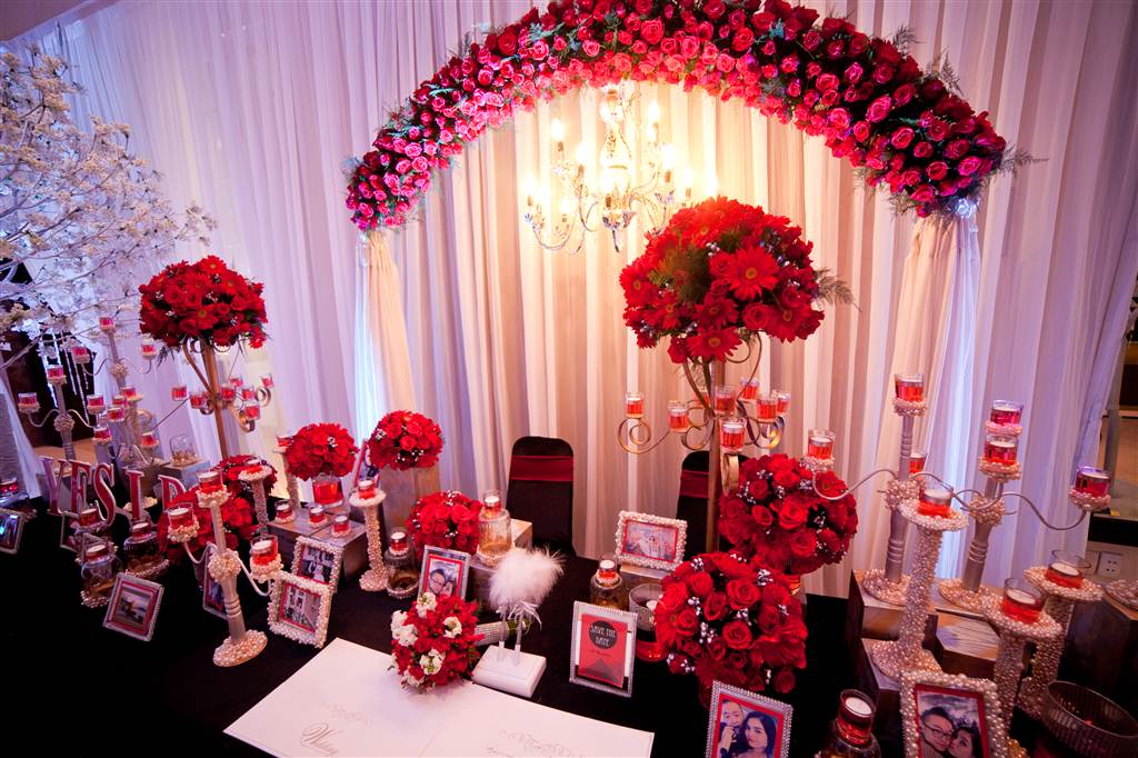 Trang trí bàn đón khách tiệc cưới, trang trí bàn Gallery đẹp tại Hà Nội