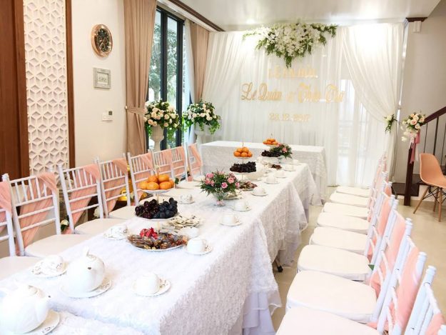 Bàn ghế Chiavari tông trắng cao cấp